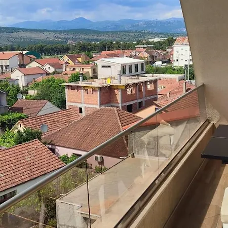Stylish Penthouse In Kvart דירה פודגוריצה